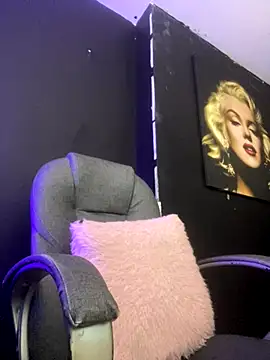 viktoria davis  online show from October 30, 2025, 10:54 pm