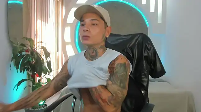 Snapshot of tattokoi chatting on February 22, 2025, 7:36 pm tattokoi online show from February 22, 2025, 7:36 pm