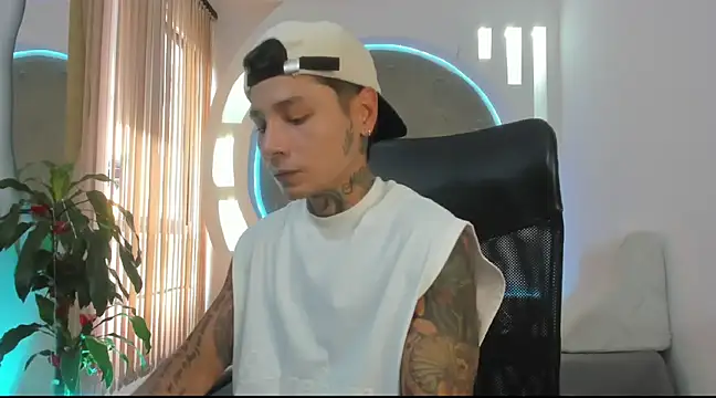 Snapshot of tattokoi chatting on March 2, 2025, 7:02 pm tattokoi online show from March 2, 2025, 7:02 pm