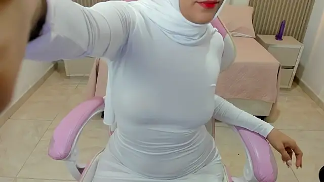 Zulema hamdi online show from March 12, 2025, 6:18 am