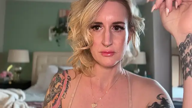 Officiallyonlytams online show from March 8, 2026, 5:17 pm