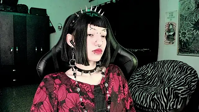 Snapshot of roxy_toxic chatting on February 5, 2026, 12:26 am roxy toxic online show from February 5, 2026, 12:26 am