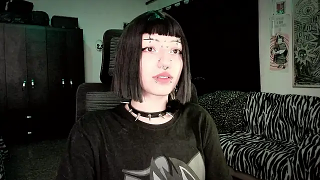 Snapshot of roxy_toxic chatting on February 24, 2026, 12:52 am roxy toxic online show from February 24, 2026, 12:52 am