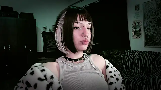 Snapshot of roxy_toxic chatting on May 15, 2026, 10:50 pm roxy toxic online show from May 15, 2026, 10:50 pm