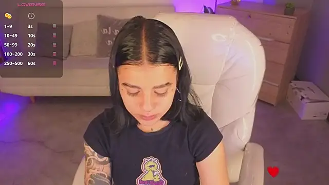 Nicole Foxx  online show from January 18, 2026, 7:17 pm