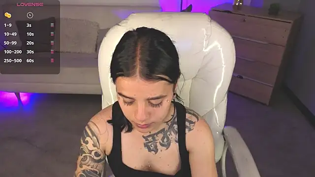 Nicole Foxx  online show from February 12, 2026, 8:04 pm