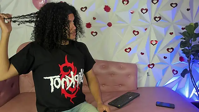 Snapshot of DanteAndKyle chatting on March 7, 2025, 10:32 pm DanteAndKyle online show from March 7, 2025, 10:32 pm