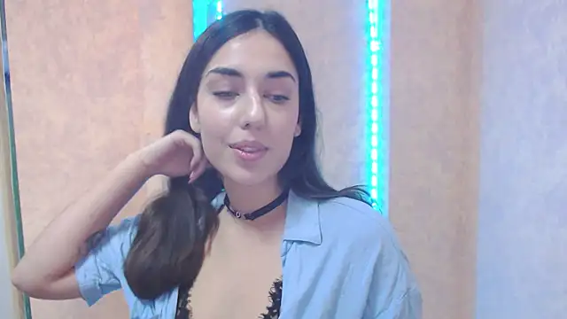 Snapshot of Lovelllyy chatting on January 23, 2025, 10:22 am Lovelllyy online show from January 23, 2025, 10:22 am