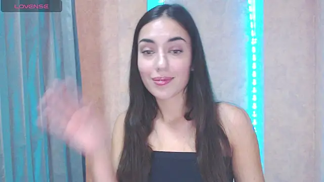Snapshot of Lovelllyy chatting on October 21, 2025, 9:43 am Lovelllyy online show from October 21, 2025, 9:43 am