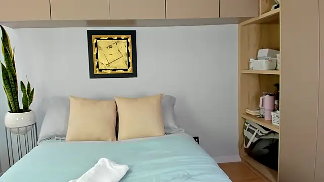 hailey thompsonX online show from April 8, 2026, 9:26 pm