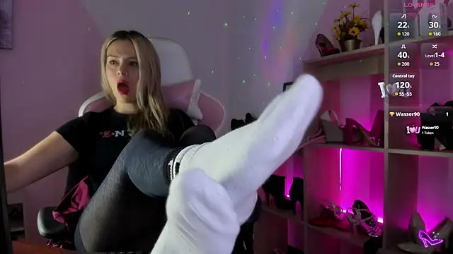 RayaCarr  online show from September 10, 2025, 2:06 pm