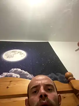 Snapshot of wyattstone chatting on October 17, 2025, 5:43 am wyattstone online show from October 17, 2025, 5:43 am