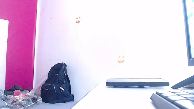 tinyy whore18 online show from February 26, 2025, 2:25 pm