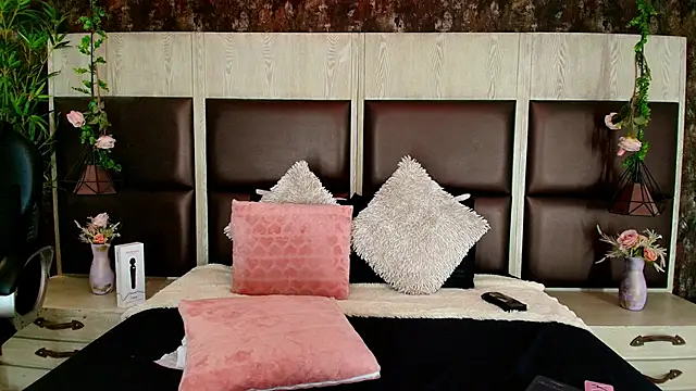 Bella Smiith  online show from September 10, 2025, 7:58 pm