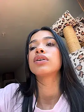 Bella Smiith  online show from November 25, 2025, 3:56 pm