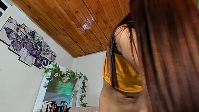 Snapshot of emili_clark chatting on March 23, 2025, 7:31 am emili clark online show from March 23, 2025, 7:31 am