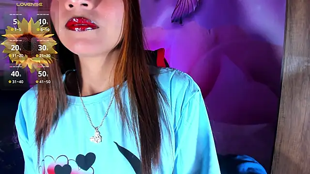 Snapshot of emili_clark chatting on November 20, 2025, 4:12 am emili clark online show from November 20, 2025, 4:12 am