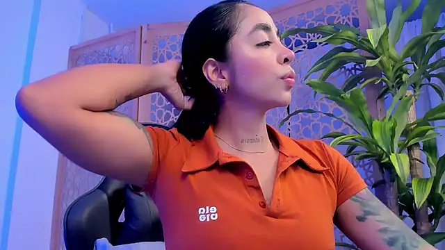 sophierooy22 online show from January 28, 2025, 10:45 pm