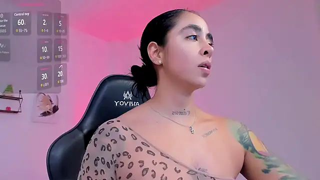 sophierooy22 online show from January 5, 2026, 6:11 pm