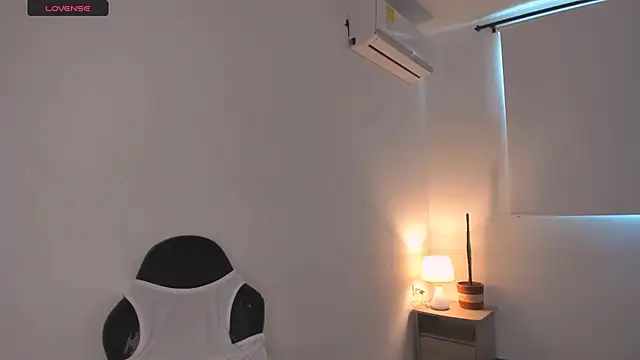 brithany olson25 online show from March 9, 2025, 2:32 pm