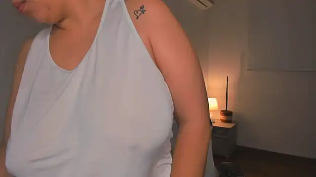 brithany olson25 online show from March 18, 2025, 9:42 am