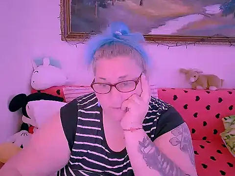 mayamayx online show from November 21, 2025, 10:36 am