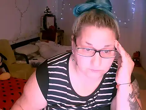 mayamayx online show from December 19, 2025, 6:04 pm