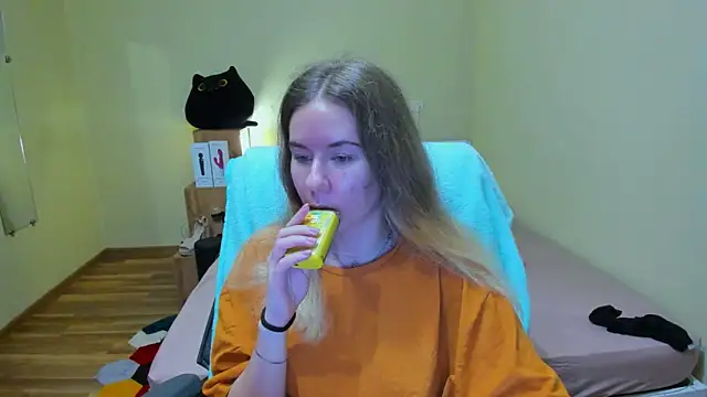 EmilyPaw online show from March 12, 2025, 6:22 pm