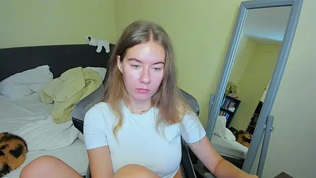 EmilyPaw online show from September 27, 2025, 8:52 am