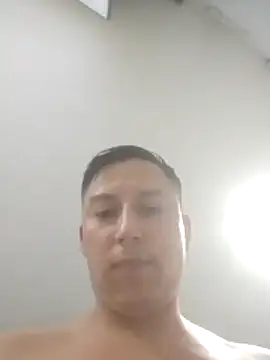 Snapshot of LuisMex1998 chatting on February 14, 2026, 8:00 am LuisMex1998 online show from February 14, 2026, 8:00 am