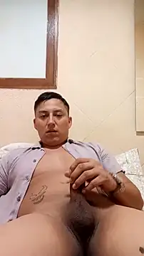 Snapshot of LuisMex1998 chatting on February 15, 2026, 12:18 am LuisMex1998 online show from February 15, 2026, 12:18 am