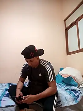 Snapshot of LuisMex1998 chatting on February 21, 2026, 2:12 am LuisMex1998 online show from February 21, 2026, 2:12 am