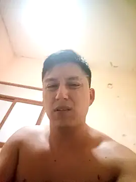 Snapshot of LuisMex1998 chatting on February 25, 2026, 2:10 am LuisMex1998 online show from February 25, 2026, 2:10 am