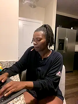 theprettysoles online show from November 13, 2025, 2:32 am