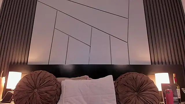 fiorella paris online show from November 8, 2025, 3:18 am