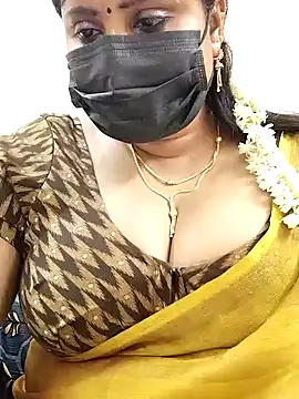 Queenflowerr online show from January 26, 2025, 6:48 pm