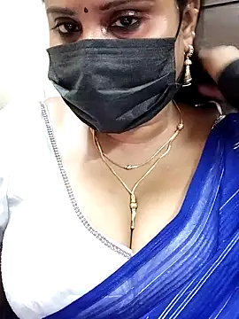 Queenflowerr online show from January 29, 2025, 8:51 am