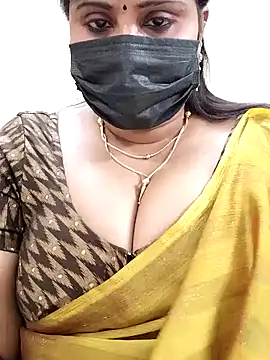 Queenflowerr online show from January 29, 2025, 3:04 pm