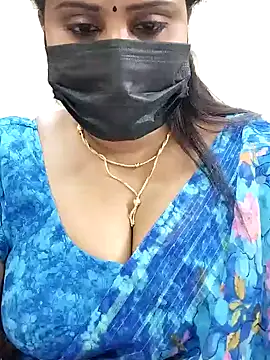 Queenflowerr online show from February 4, 2025, 5:01 pm