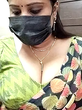 Queenflowerr online show from February 22, 2025, 10:18 am