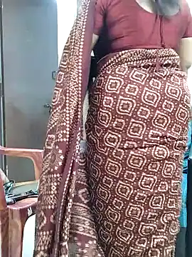 Queenflowerr online show from February 25, 2025, 7:36 pm