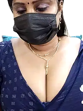 Queenflowerr online show from March 4, 2025, 5:00 am