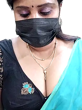 Queenflowerr online show from March 5, 2025, 7:27 pm