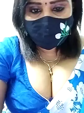 Queenflowerr online show from September 10, 2025, 5:02 pm