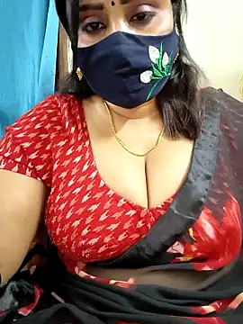 Queenflowerr online show from February 28, 2026, 7:48 pm