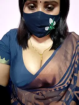 Queenflowerr online show from March 6, 2026, 1:40 pm