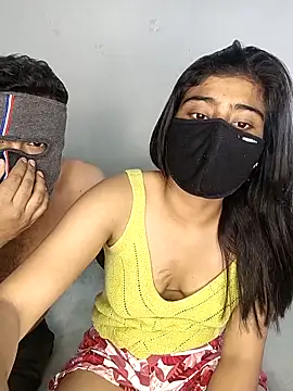 Snapshot of Love-N chatting on September 28, 2025, 4:56 pm Love-N online show from September 28, 2025, 4:56 pm