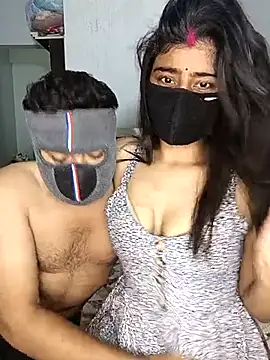 Snapshot of Love-N chatting on October 7, 2025, 7:11 pm Love-N online show from October 7, 2025, 7:11 pm