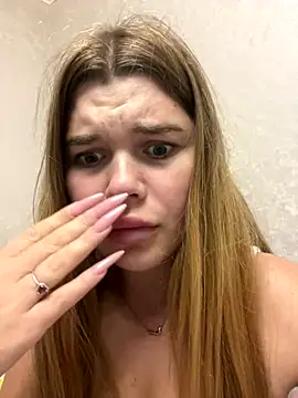 Snapshot of ella_zzz chatting on October 10, 2025, 7:24 pm ella zzz online show from October 10, 2025, 7:24 pm