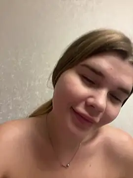 Snapshot of ella_zzz chatting on October 25, 2025, 4:02 pm ella zzz online show from October 25, 2025, 4:02 pm